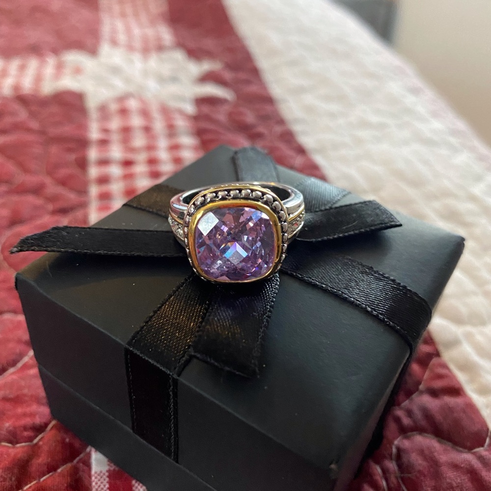 Woman’s ring